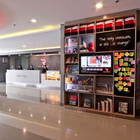 Red Planet Makati Amorsolo Makati City Exterior foto